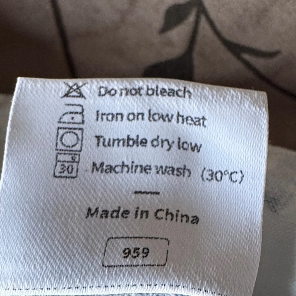 WIHOLL Blue & White Tee with Ruched Sides – XL (NWT) - Picture 9 of 9